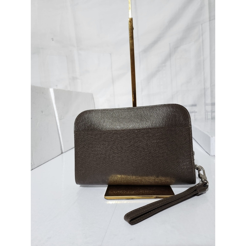 Louis Vuitton Moca Taiga Leather Baikal Men Wristlet Brown